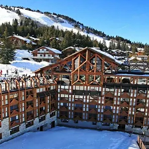 https://pomme-de-pin-courchevel.hotels-rhonealpes.com